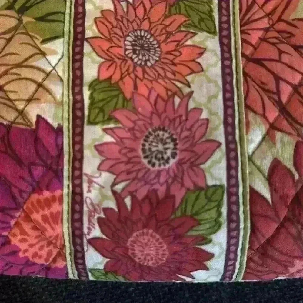 Vera Bradley RETIRED Hello Dalia! Cosmetic Bag - Picture 3 of 8